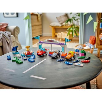 LEGO® DUPLO® F1® Teams med racerbiler og kørere