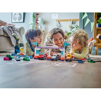 LEGO® DUPLO® F1® Teams med racerbiler og kørere