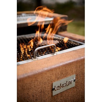 Grill af cortenstål med to varmeniveauer