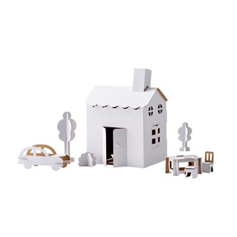 Hus med møbler i karton