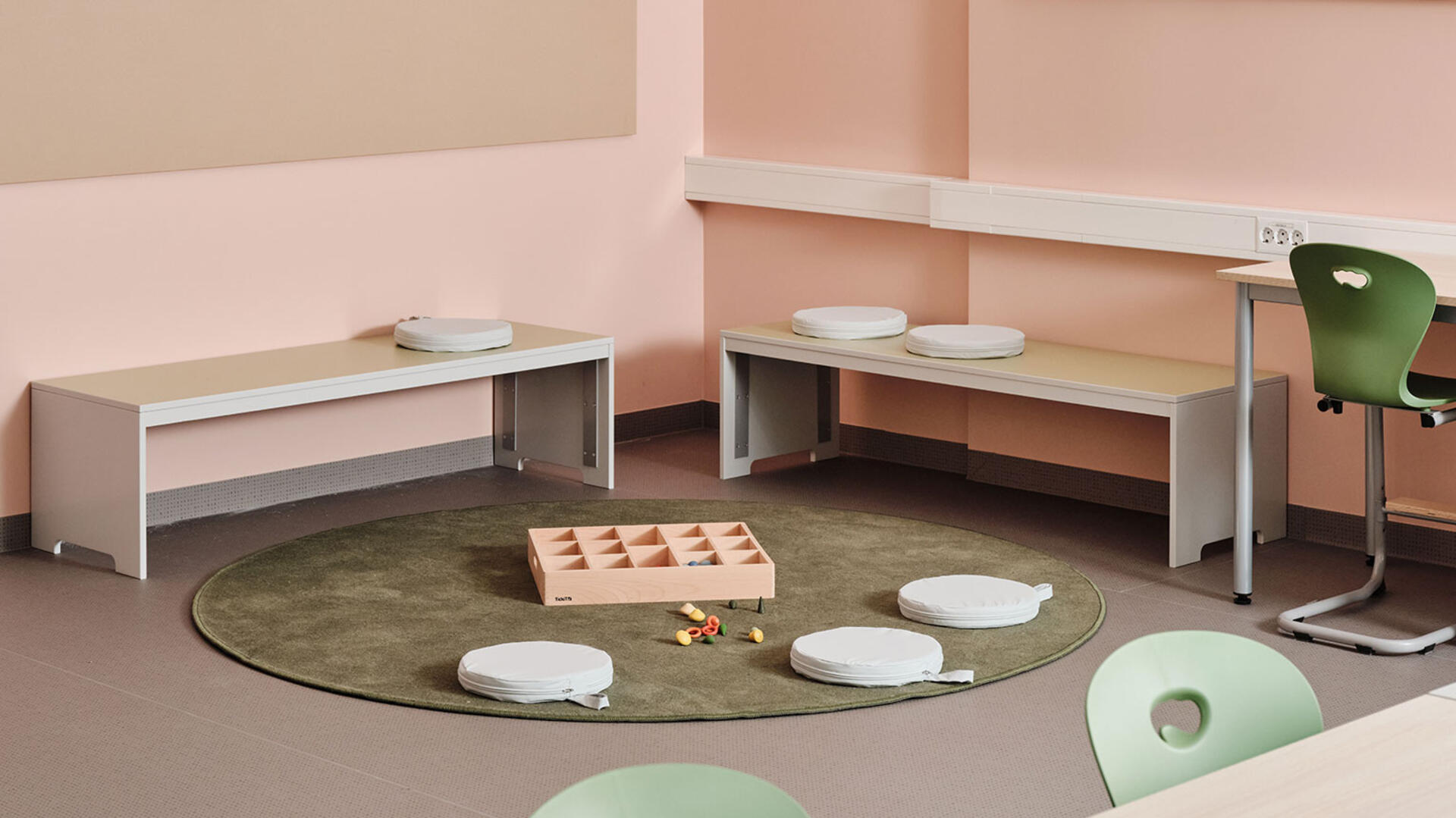 Siddebænke med og uden bord