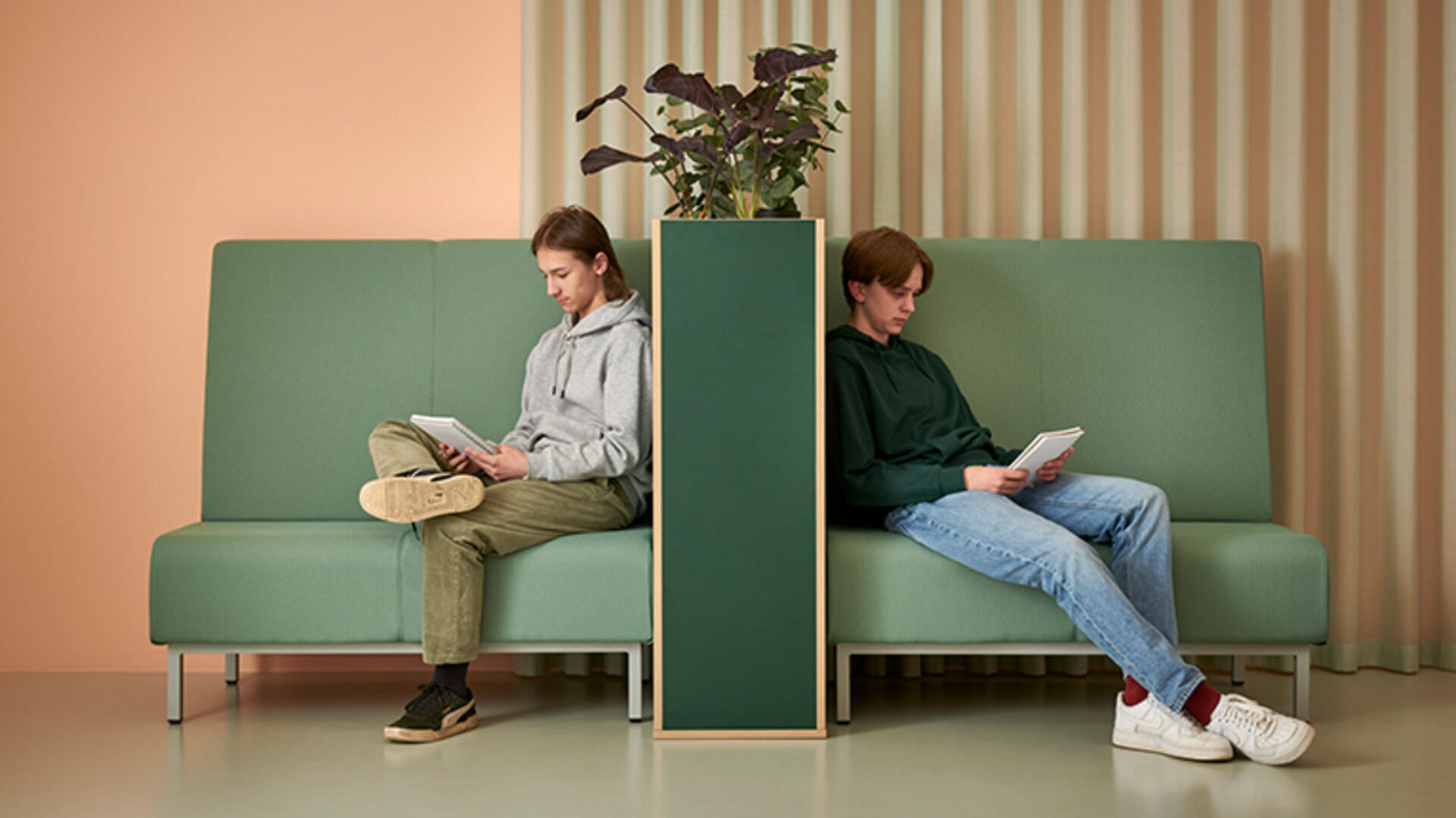 Skillevægge og blomsterkasser