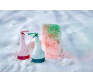 Spray farve på sne og is