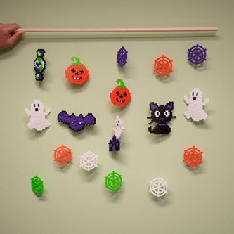 Halloween-guirlander af rørperler