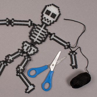Lav et bevægeligt skelet af perler