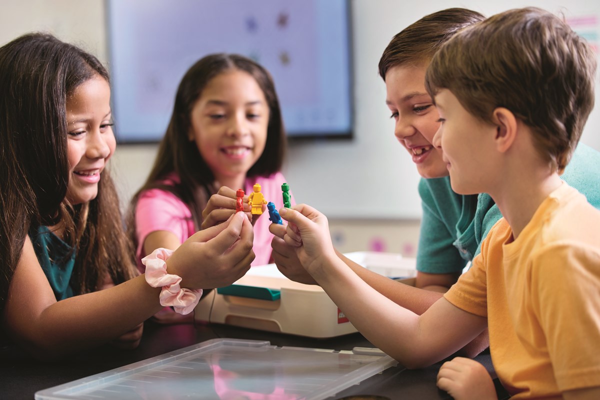 Børn arbejder med LEGO Education